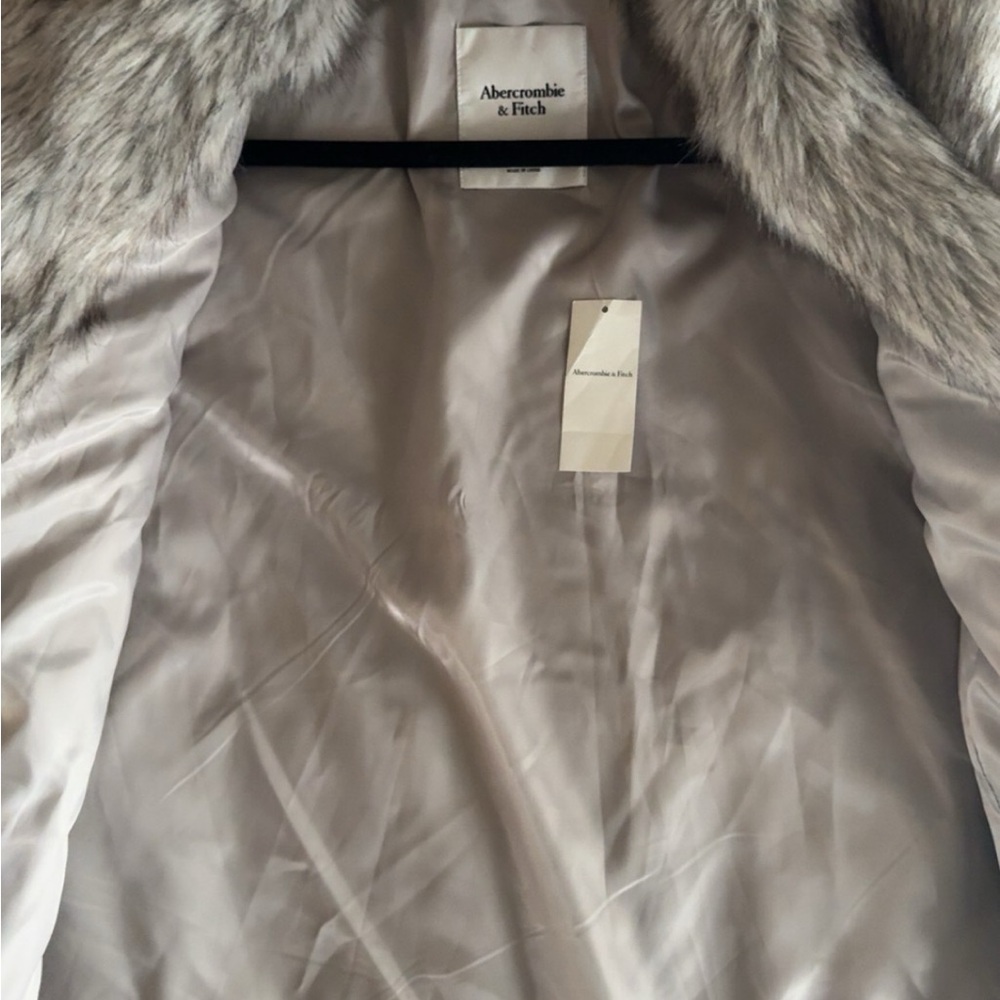 NWT Abercrombie & Fitch Faux Fur Coat - Picture 8 of 8
